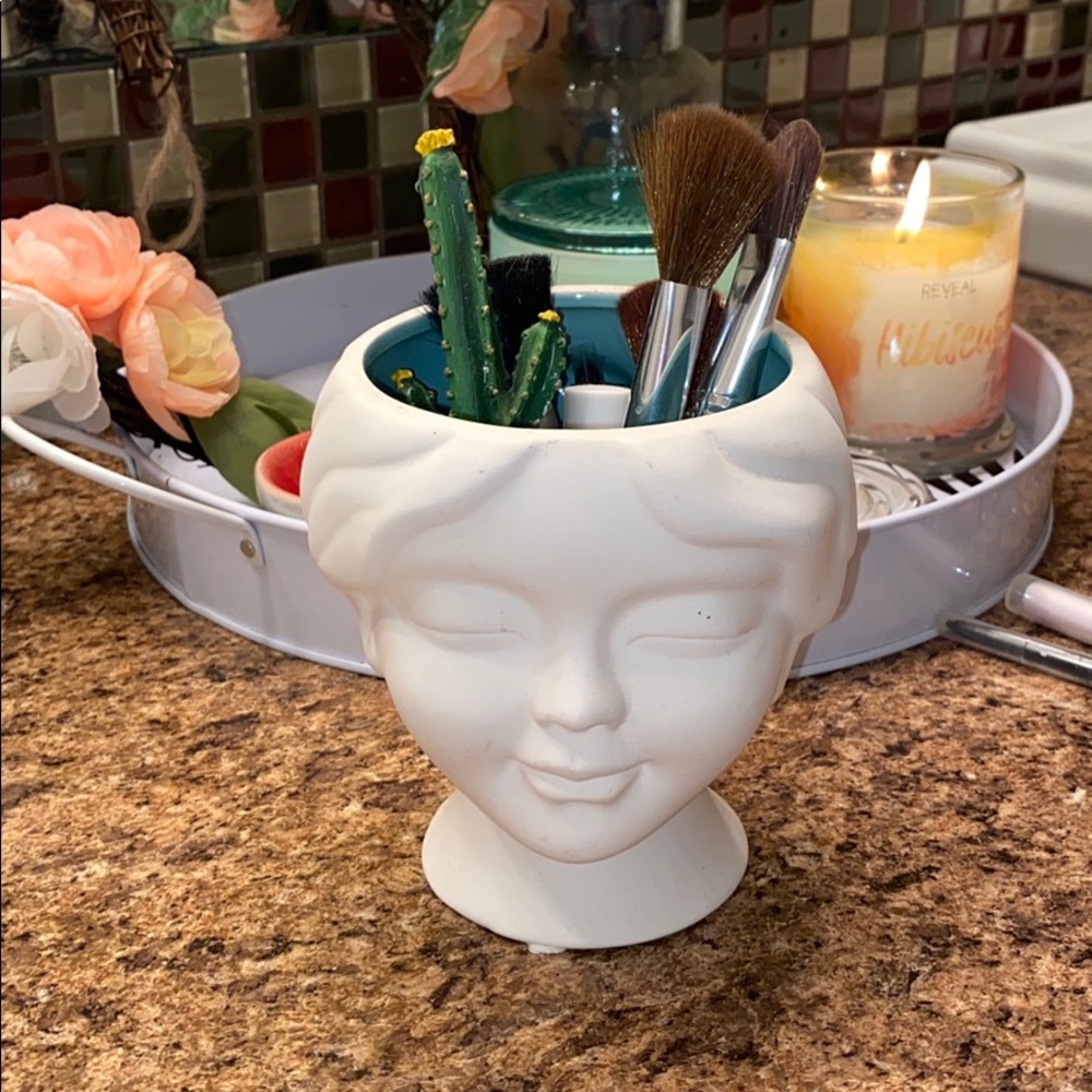 Makeup/pen holder